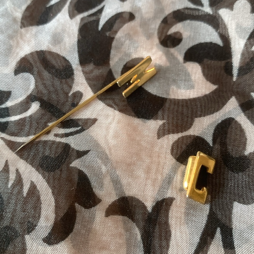 Gold Pin - Picture 3 of 3